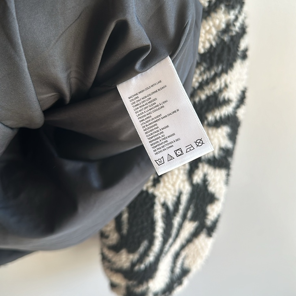 Urban Outfitters Black & White Sherpa Zip Jacket - Picture 4 of 7